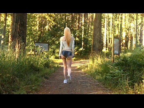 ❤️ Schöne Frau bewegt sich langsam, nicht nackt Video ️ Porno bei porn de.cutebento.top ❤